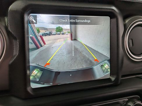 Used 2020 Jeep Gladiator Overland AWD/4WD image 24