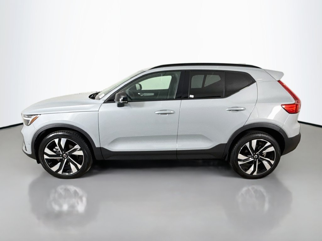 Used 2025 Volvo XC40 B5 Ultra AWD/4WD image 4