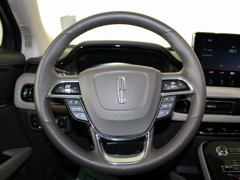 Used 2022 Lincoln Nautilus Reserve image 17