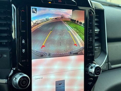 New 2026 RAM 1500 4x4 Crew Cab image 18