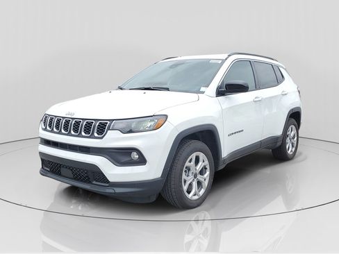 New 2026 Jeep Compass Latitude image 2