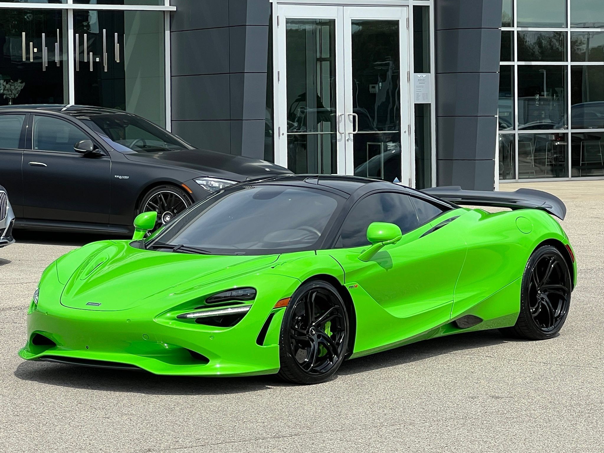 Used 2024 McLaren 750S RWD image 2