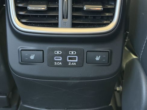 Used 2025 Subaru Outback Limited image 27