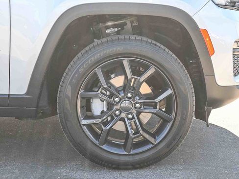 New 2025 Jeep Grand Cherokee Limited image 10