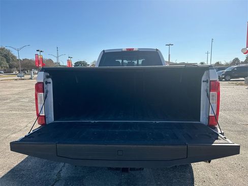 Used 2019 Ford F350 Lariat w/ Chrome Package image 34