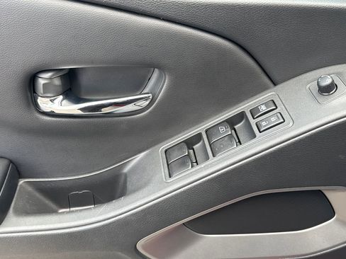 Used 2025 Nissan Frontier SV w/ SV Convenience Package image 12