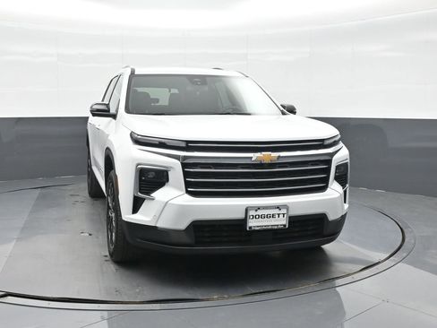 Used 2024 Chevrolet Traverse LT w/ Enhanced Driving Package image 17