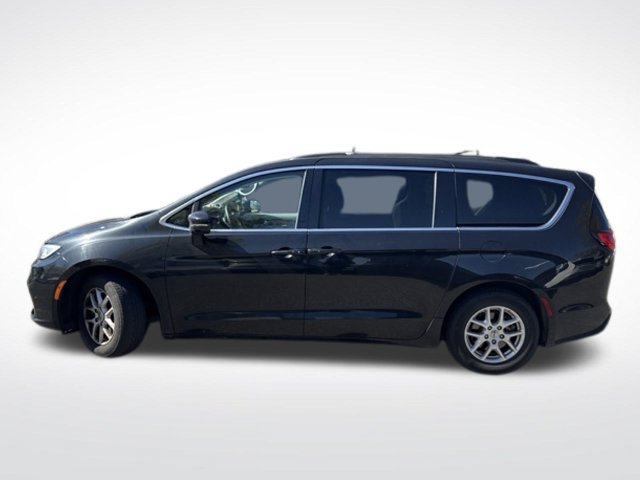 Used 2022 Chrysler Pacifica Touring-L FWD image 2