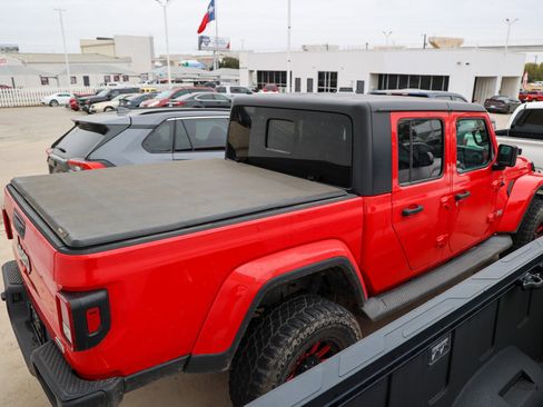 Used 2020 Jeep Gladiator Overland image 9