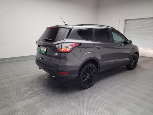 Used 2017 Ford Escape SE w/ SE Sport Appearance Package image 9