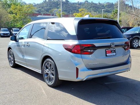 New 2026 Honda Odyssey Touring image 7