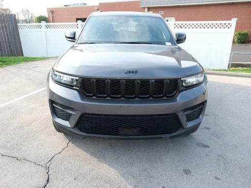 Used 2022 Jeep Grand Cherokee Altitude image 12