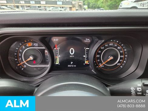 Used 2025 Jeep Wrangler Unlimited Sahara AWD/4WD image 30