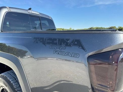 Used 2020 Toyota Tacoma TRD Off-Road AWD/4WD image 10