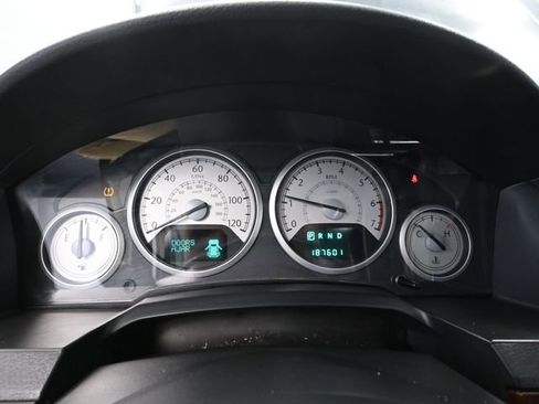 Used 2010 Chrysler Town & Country Touring Plus image 26