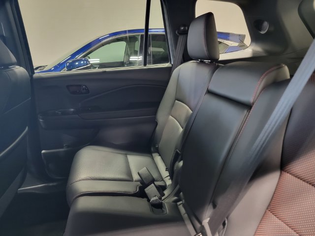 Certified 2025 Honda Passport Black Edition image 13