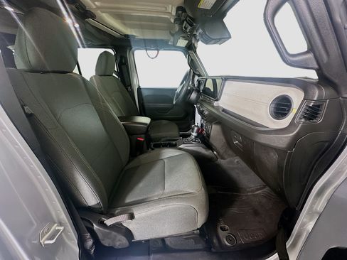 Used 2024 Jeep Wrangler Unlimited AWD/4WD image 31