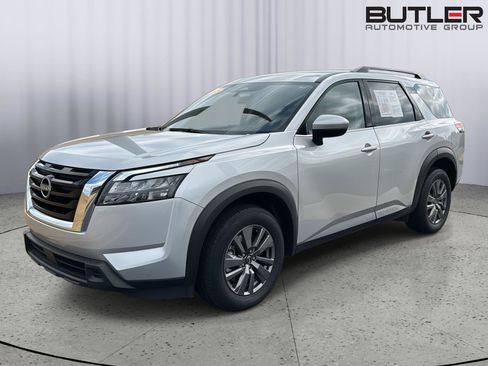 Used 2025 Nissan Pathfinder SV image 1