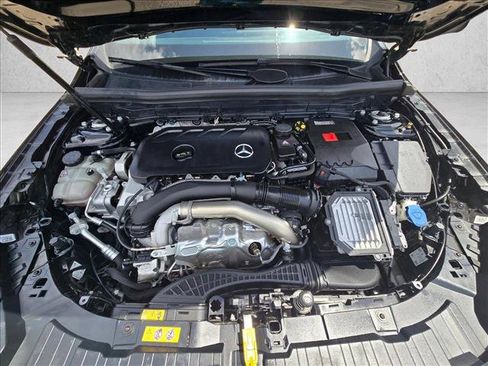 Used 2025 Mercedes-Benz GLB 250 image 12