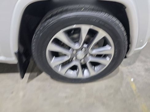 Used 2018 Jeep Grand Cherokee Overland AWD/4WD image 21