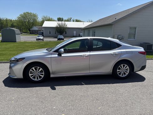 Certified 2025 Toyota Camry LE FWD image 7