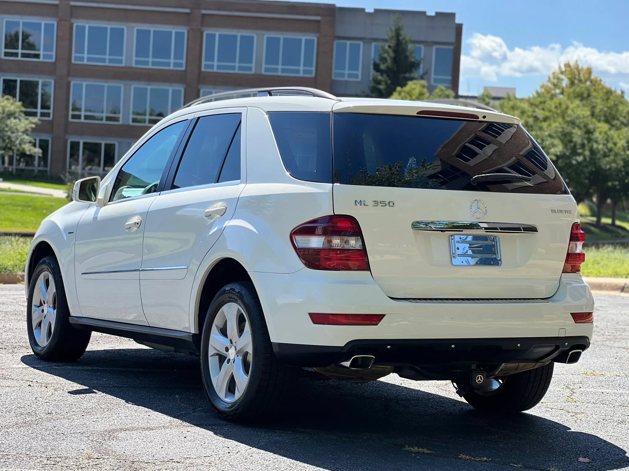 Used 2011 Mercedes-Benz ML 350 BlueTEC 4MATIC image 3