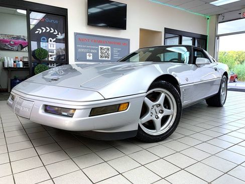 Used 1996 Chevrolet Corvette Coupe RWD image 2
