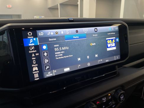 Used 2024 Jeep Wrangler Unlimited Sahara w/ Technology Group AWD/4WD image 24