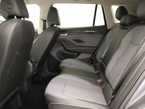 Used 2025 Volkswagen Tiguan SE w/ Panoramic Sunroof Package AWD/4WD image 18