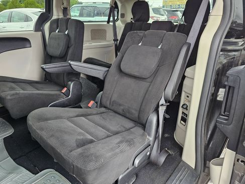 Used 2015 Dodge Grand Caravan SE w/ Quick Order Package 29E SE FWD image 4