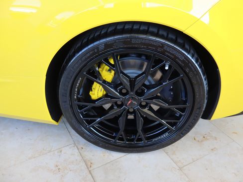 Used 2026 Chevrolet Corvette Stingray Premium Conv w/ Z51 Performance Package RWD image 36