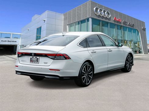 Used 2023 Honda Accord Touring image 4