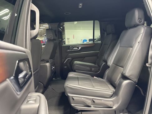 Used 2025 GMC Yukon XL Denali image 33