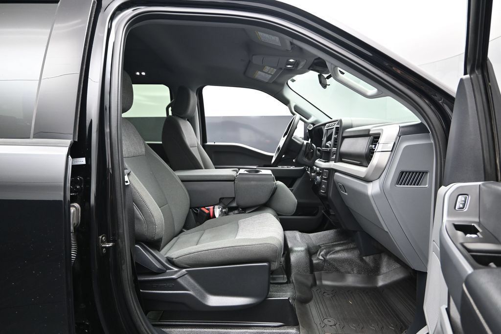 Used 2024 Ford F350 XLT AWD/4WD image 18