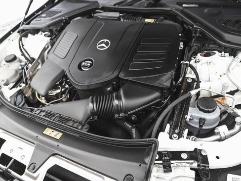 Used 2025 Mercedes-Benz E 350 4MATIC Sedan image 33