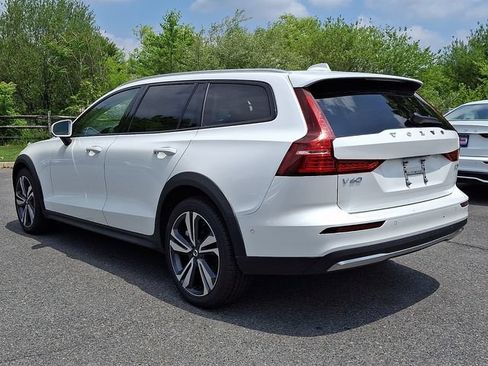 Used 2025 Volvo V60 B5 Cross Country Plus AWD/4WD image 4