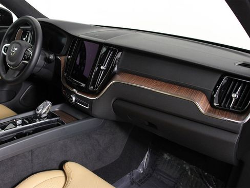 Certified 2023 Volvo XC60 B6 Ultimate w/ Protection Package Premier image 22