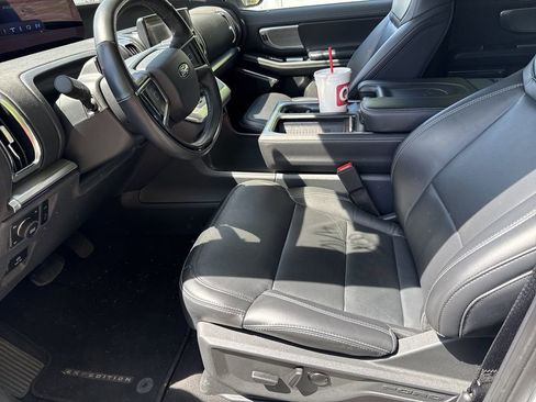 Used 2025 Ford Expedition Platinum image 21