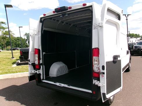 Used 2025 RAM ProMaster 2500 w/ Convenience Group FWD image 14