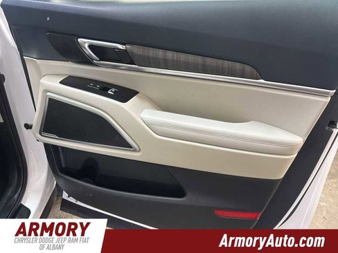 Used 2023 Kia Telluride EX w/ EX Captain's Chair Package image 42