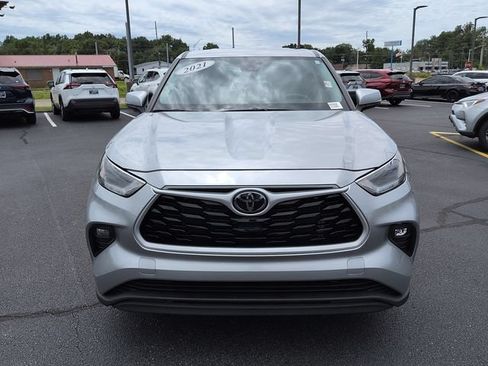 Certified 2021 Toyota Highlander LE AWD/4WD image 2
