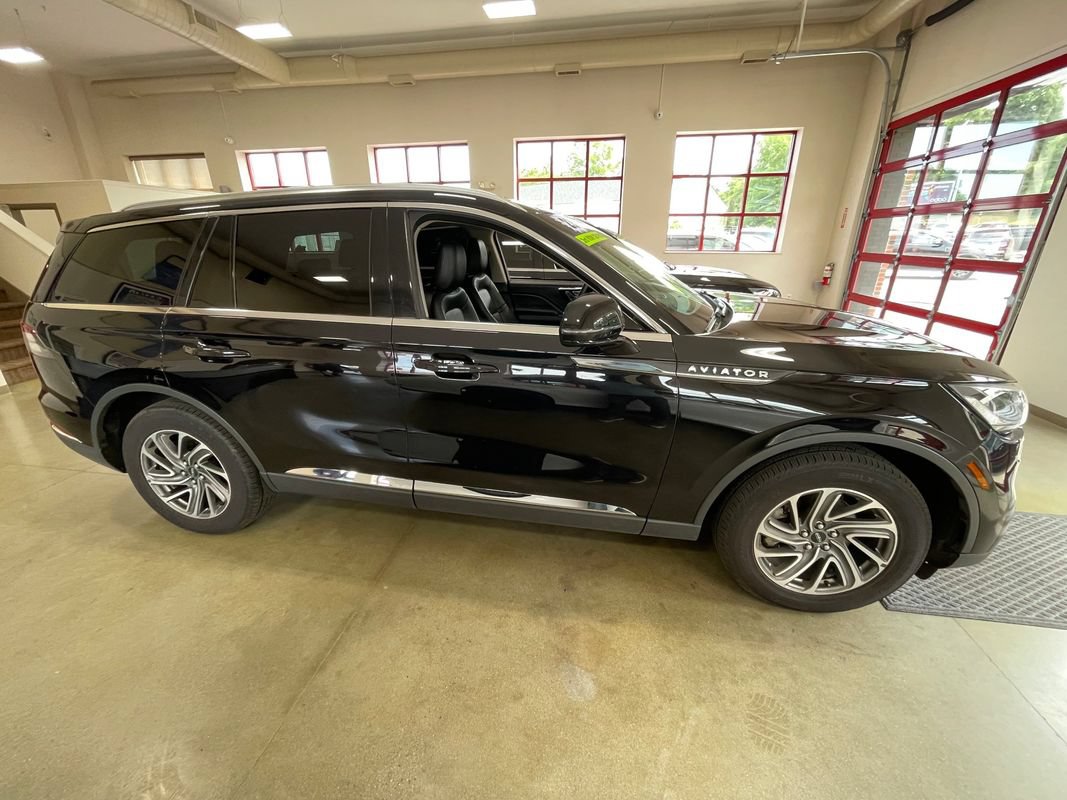 Used 2023 Lincoln Aviator AWD image 4