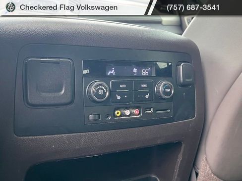 Used 2015 GMC Yukon Denali w/ Premium Package AWD/4WD image 40