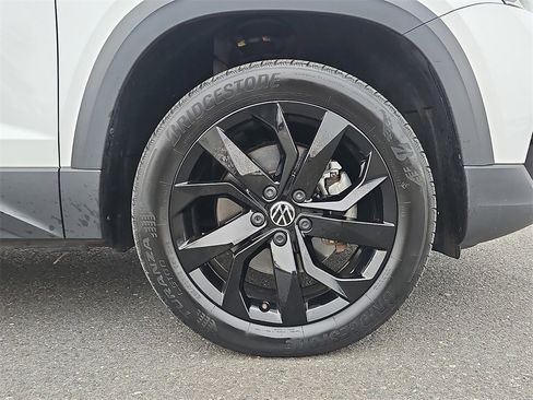 Used 2023 Volkswagen Taos SE image 9