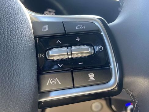 New 2025 Kia Carnival FWD image 15
