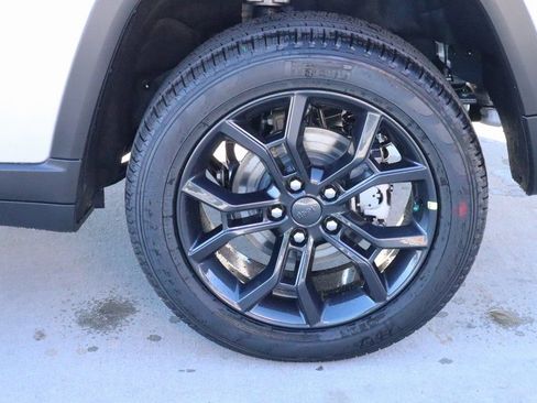 New 2025 Jeep Grand Cherokee Limited image 21