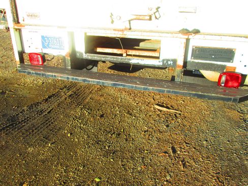 Used 2004 Ford E-350 and Econoline 350 Super Duty image 9