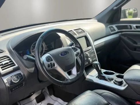 Used 2014 Ford Explorer XLT w/ Equipment Group 202A AWD/4WD image 9