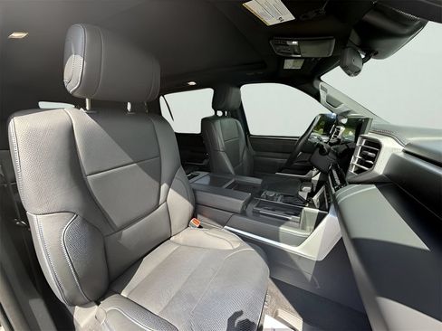 Used 2023 Toyota Sequoia Platinum AWD/4WD image 17