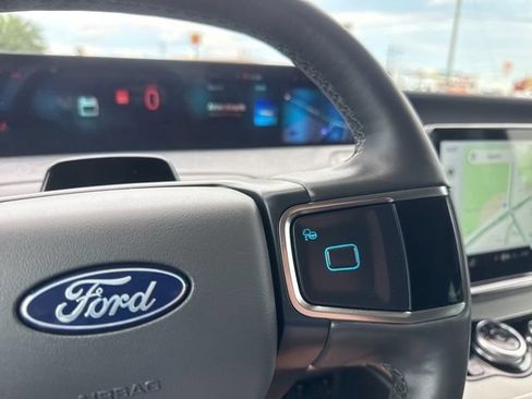 Used 2025 Ford Expedition Active AWD/4WD image 12